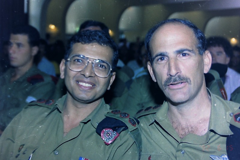 תמונה של טקס מצטיינים חיילים ואזרחים יוני 1992 מפקדת קצין חימוש ראשי