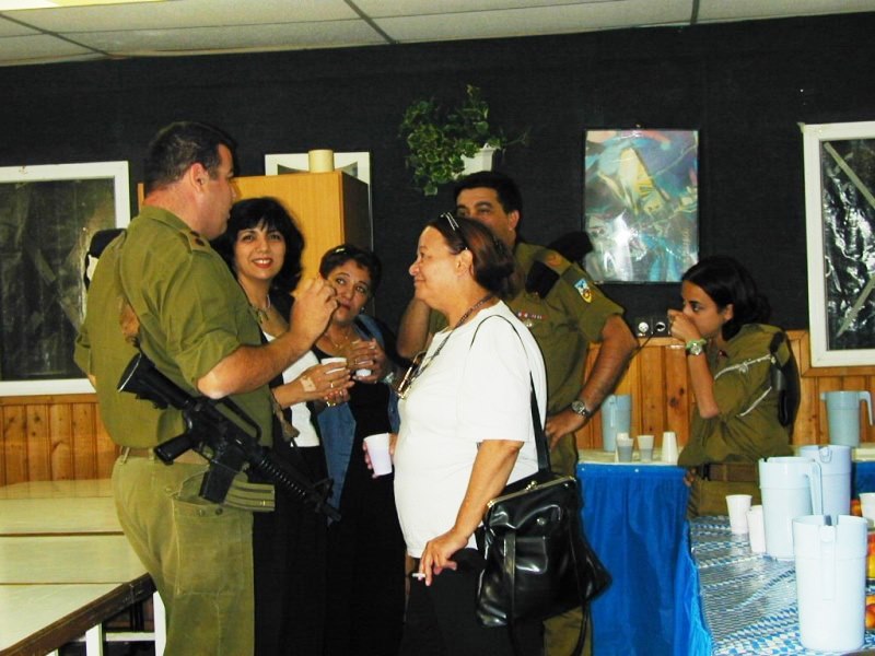 יחש"מ 703 מארח קהילת מבוגרים בבסיסי היחש"מ יוני 2001
